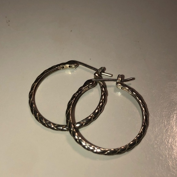 VTG Sterling Silver Criss Cross Engraved Design Hoops Earrings 1” - Picture 4 of 6